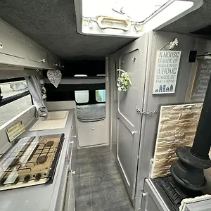 Retro Camper Hire Discover Ireland Dublín